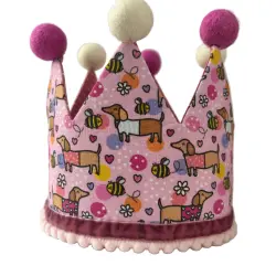 Puppies & Pom Poms Gorro de cumpleaños forma de corona - - Hecha a mano - Estampado de Perro Salchicha Feliz - Rosa - 27-33 x 13cm